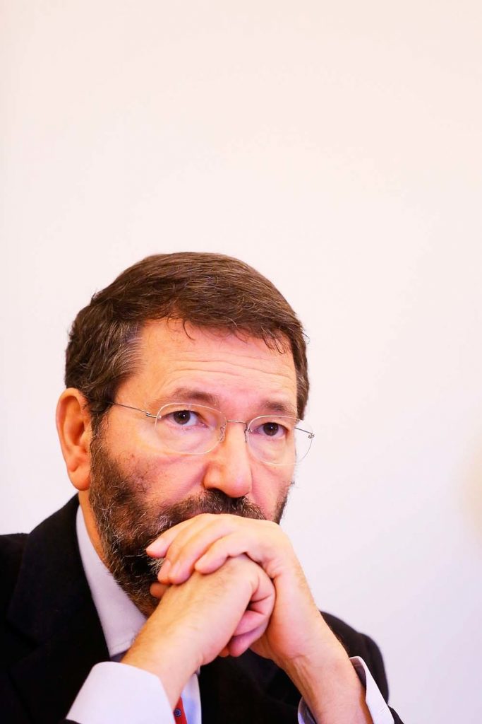De burgemeester die er nooit is