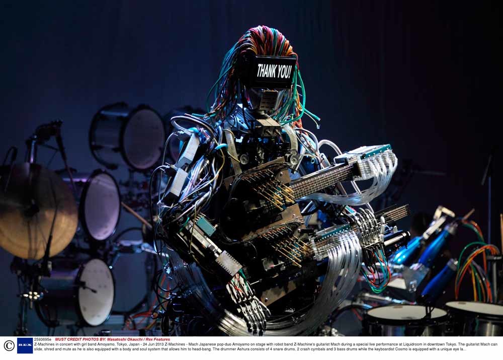 2 mens versus robot