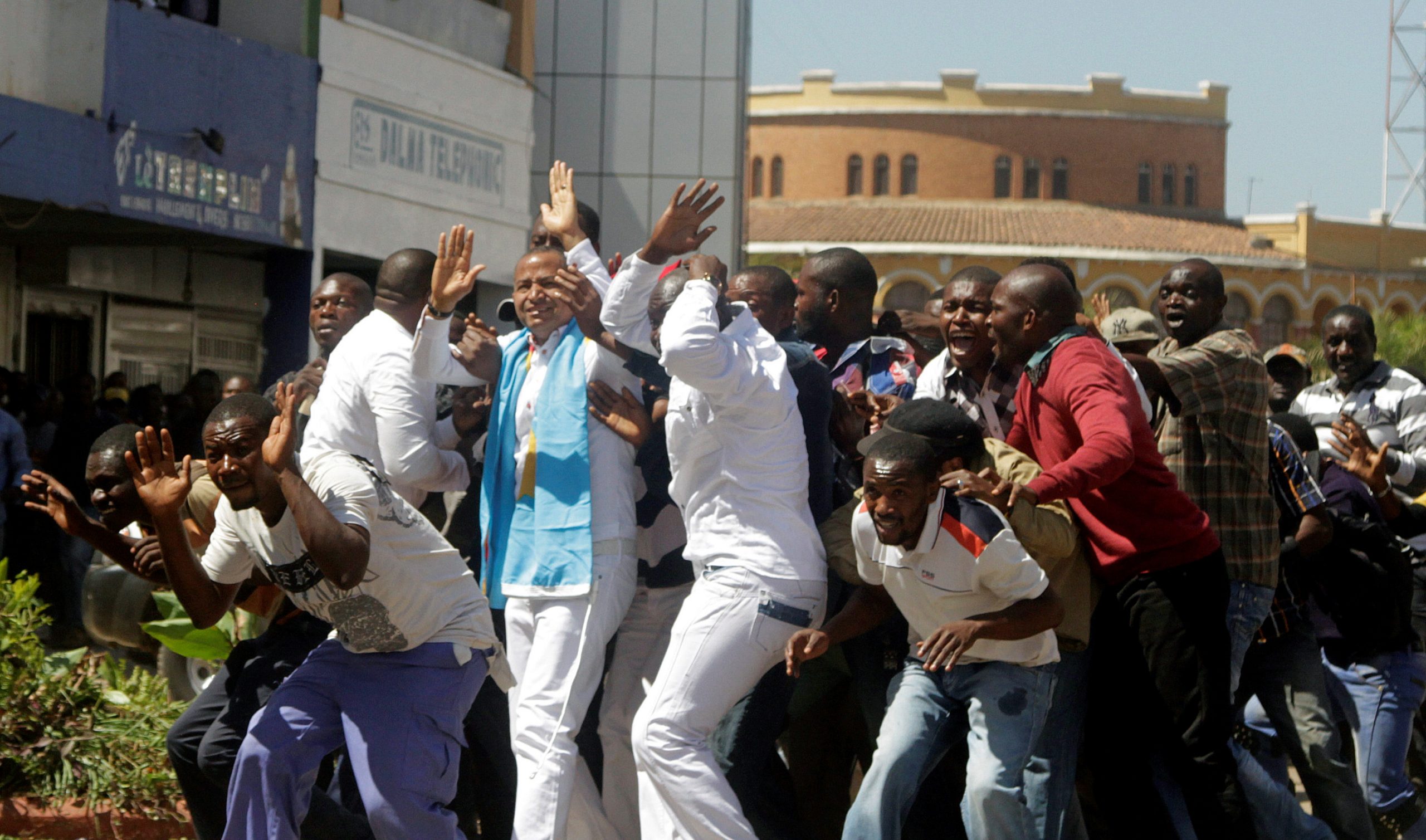 Miljardair Katumbi daagt president Kabila uit miljardair katumbi daagt president kabila uit scaled