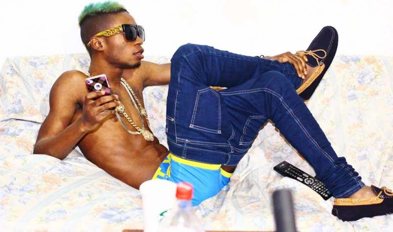 Hoe rapper Bello Figo Italië op zijn kop zet