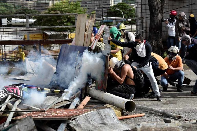 Maduro, ga dollars zoeken!