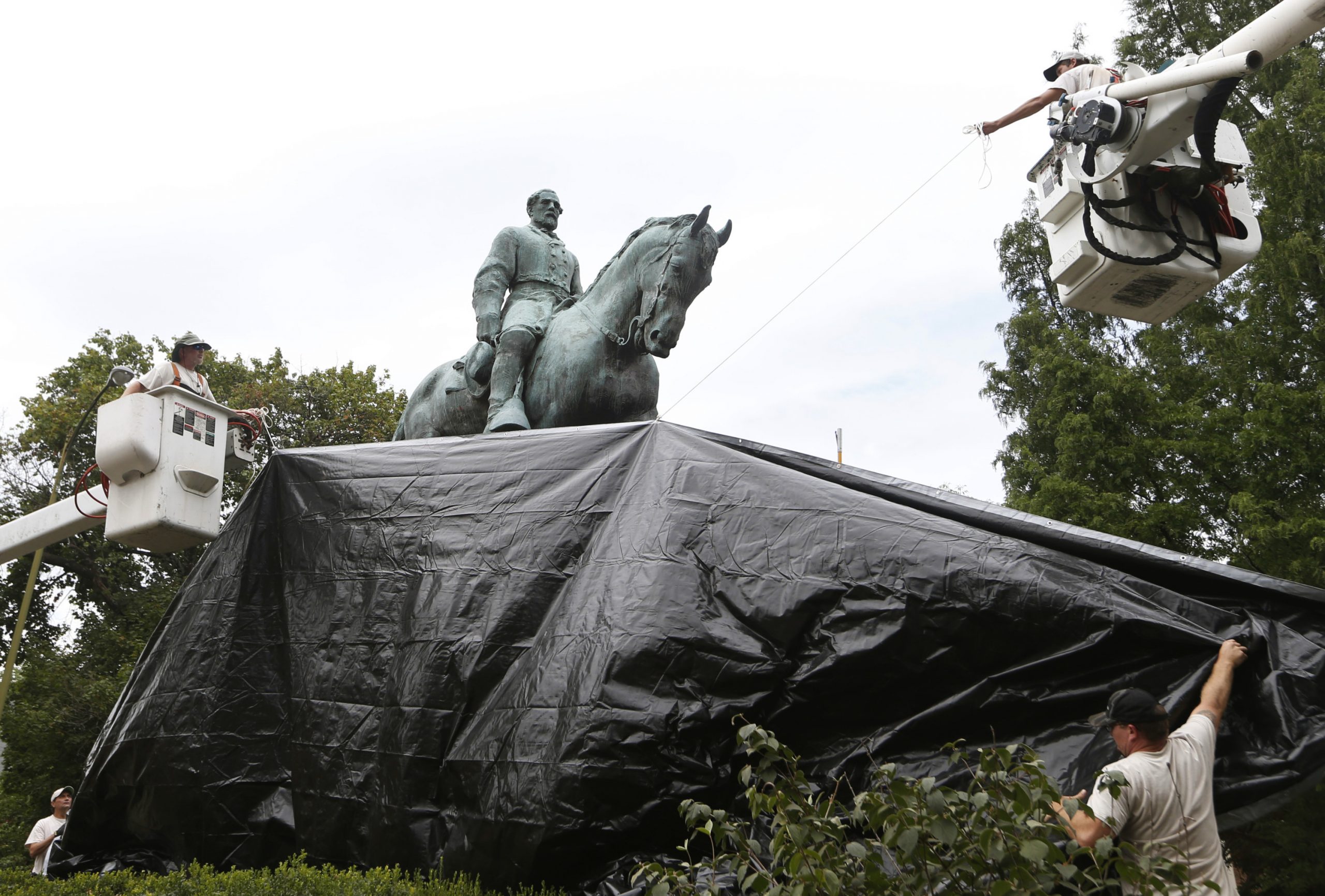 1. We moeten besmette monumenten niet vernietigen, maar verplaatsen