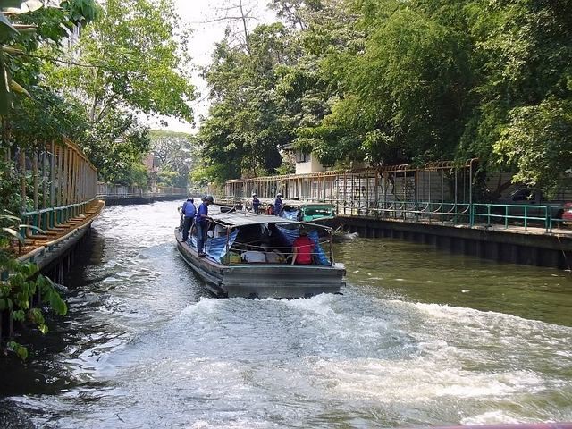 4. Bangkok zoekt de oplossing op en langs het water