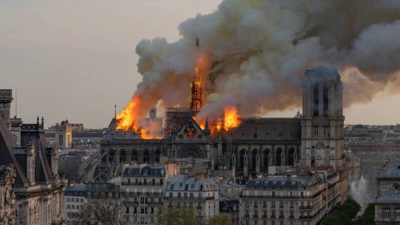 Moet de Notre-Dame  precies worden nagebouwd?