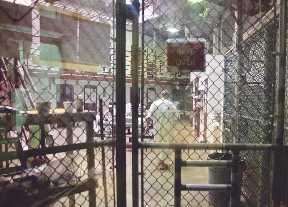 VS: eerste vlucht illegale migranten op weg naar Guantánamo Bay
