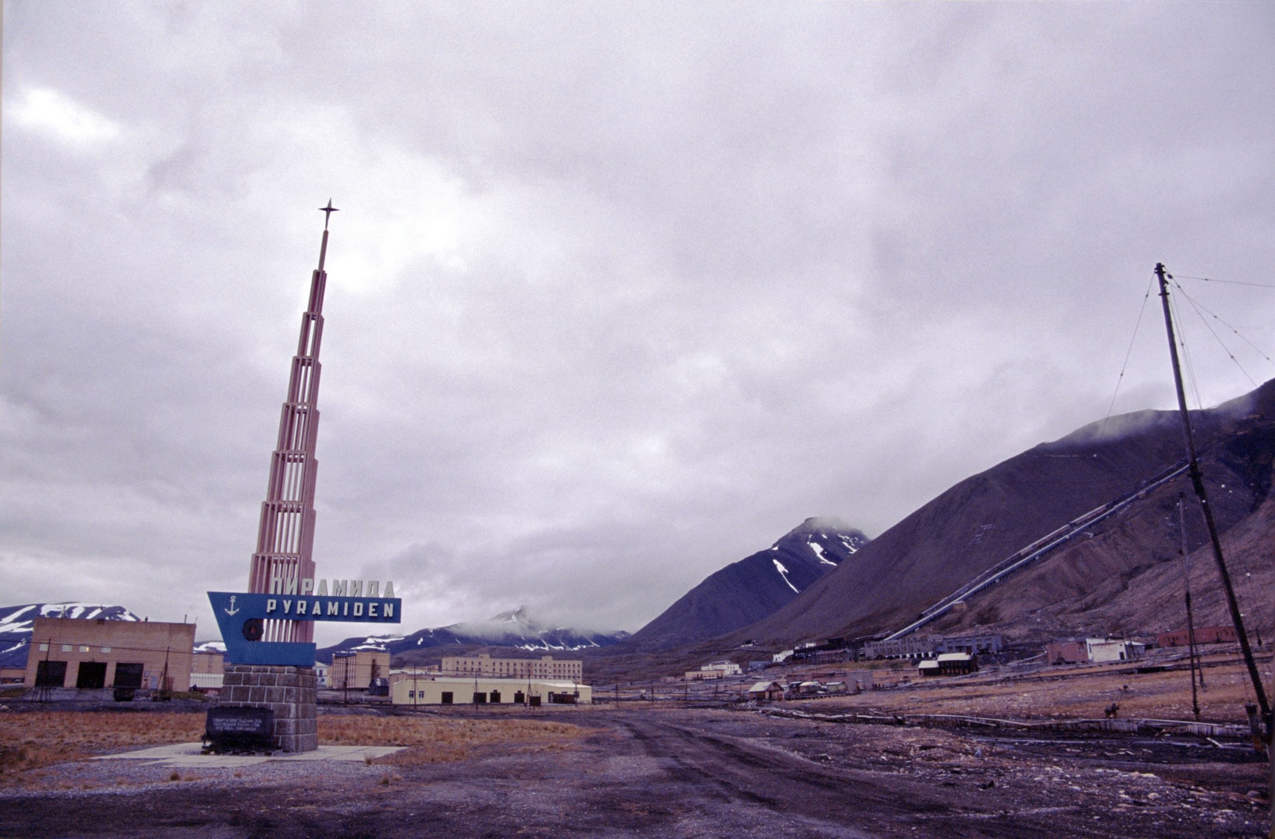 Welkom in het mysterieuze Sovjet-spookstadje Pyramiden, waar overtuigingen belangrijker zijn dan overleven