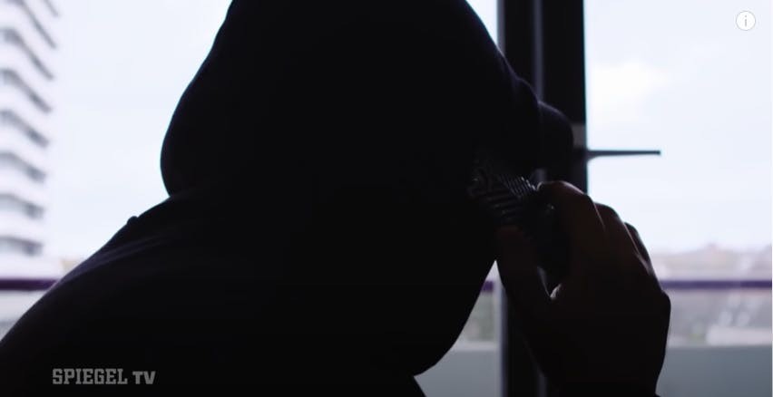als iemand mij gevraagd had houd je meer van je familie of van de politie dan had ik gezegd ik houd meer van de politie
