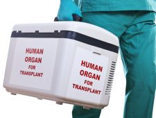 Hoe organen voor levensreddende transplantaties onderweg zoekraken