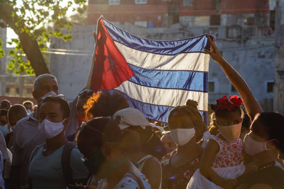 Cuba adverteert met vaccins | FARC-leiders berecht | Novavax 90% effectief
