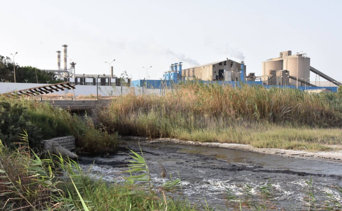 Dit bedrijf dumpt jaarlijks vijf miljoen ton fosfor in de Middellandse Zee. De gedupeerden willen er werken