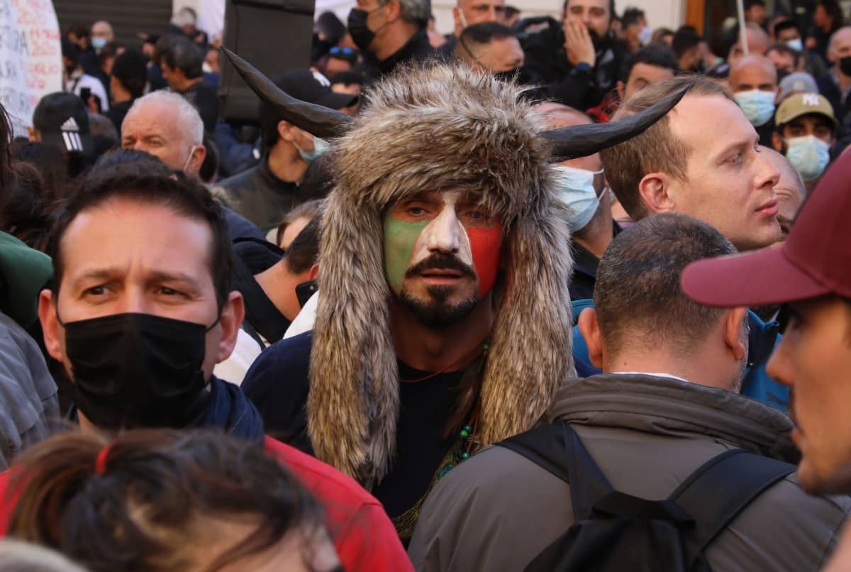 QAnon in Italië | De vrouw die 1,5 miljoen per dag verdiende