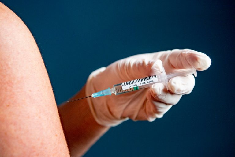 Dokter, moet ik me wel of niet laten vaccineren?