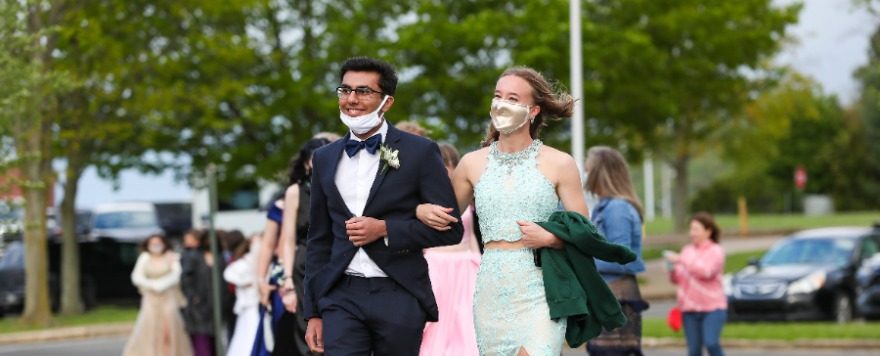 Gevaccineerde Amerikanen mogen mondmasker afdoen | Israël is toch niet begonnen met grondaanval