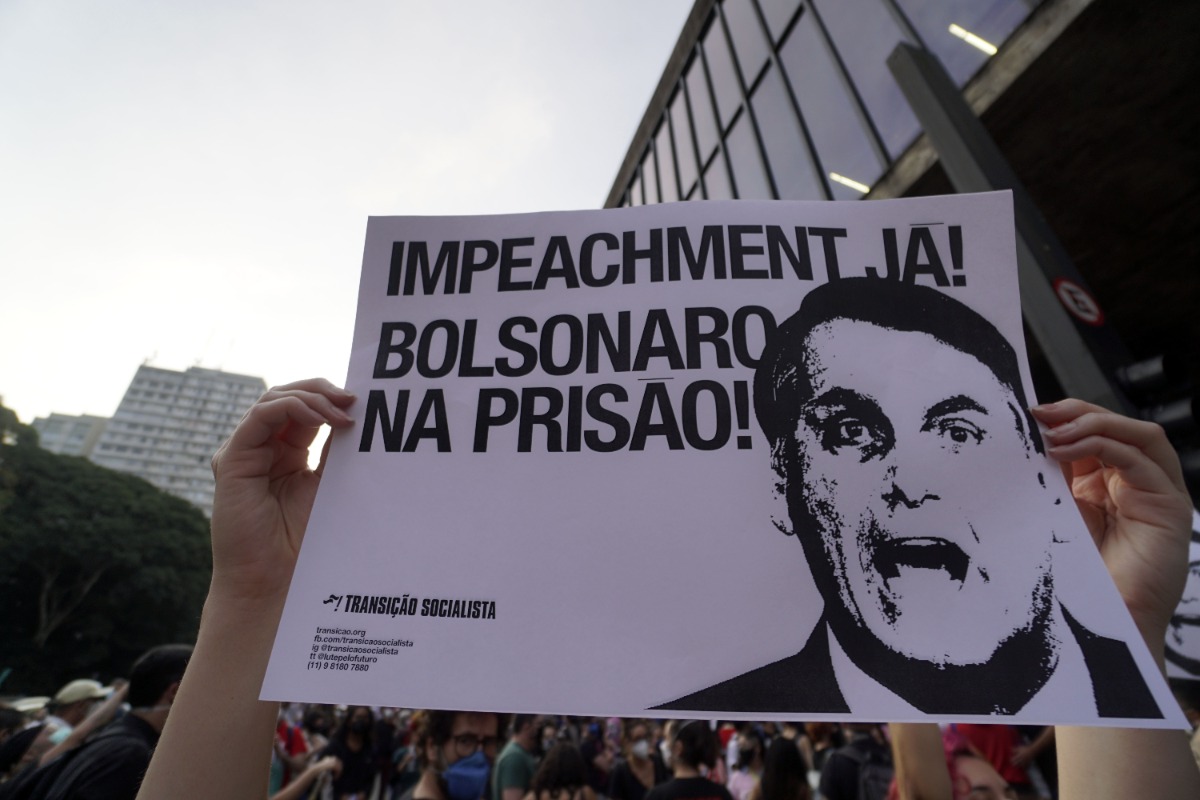 Schandaal rond Bolsonaro bij aankoop vaccins | Massale cyberaanval in VS