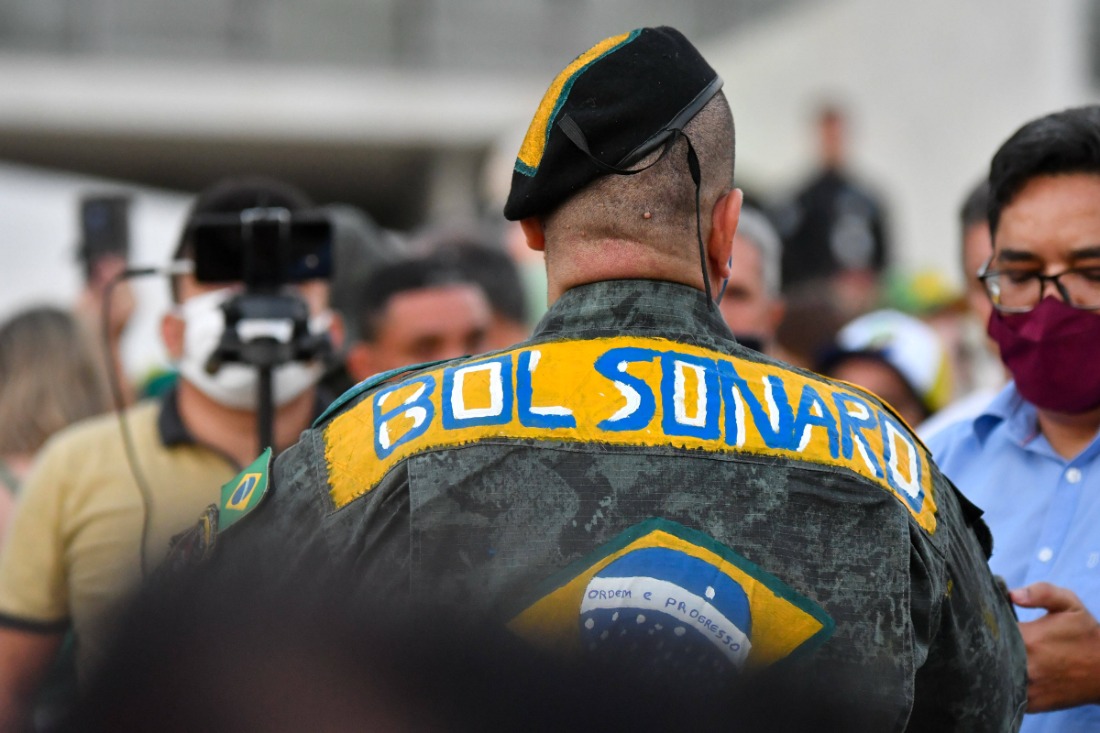 Braziliaanse pers vreest Bolsonaro‘s ‘machtsvertoon‘ | Italiaanse minister bedreigd