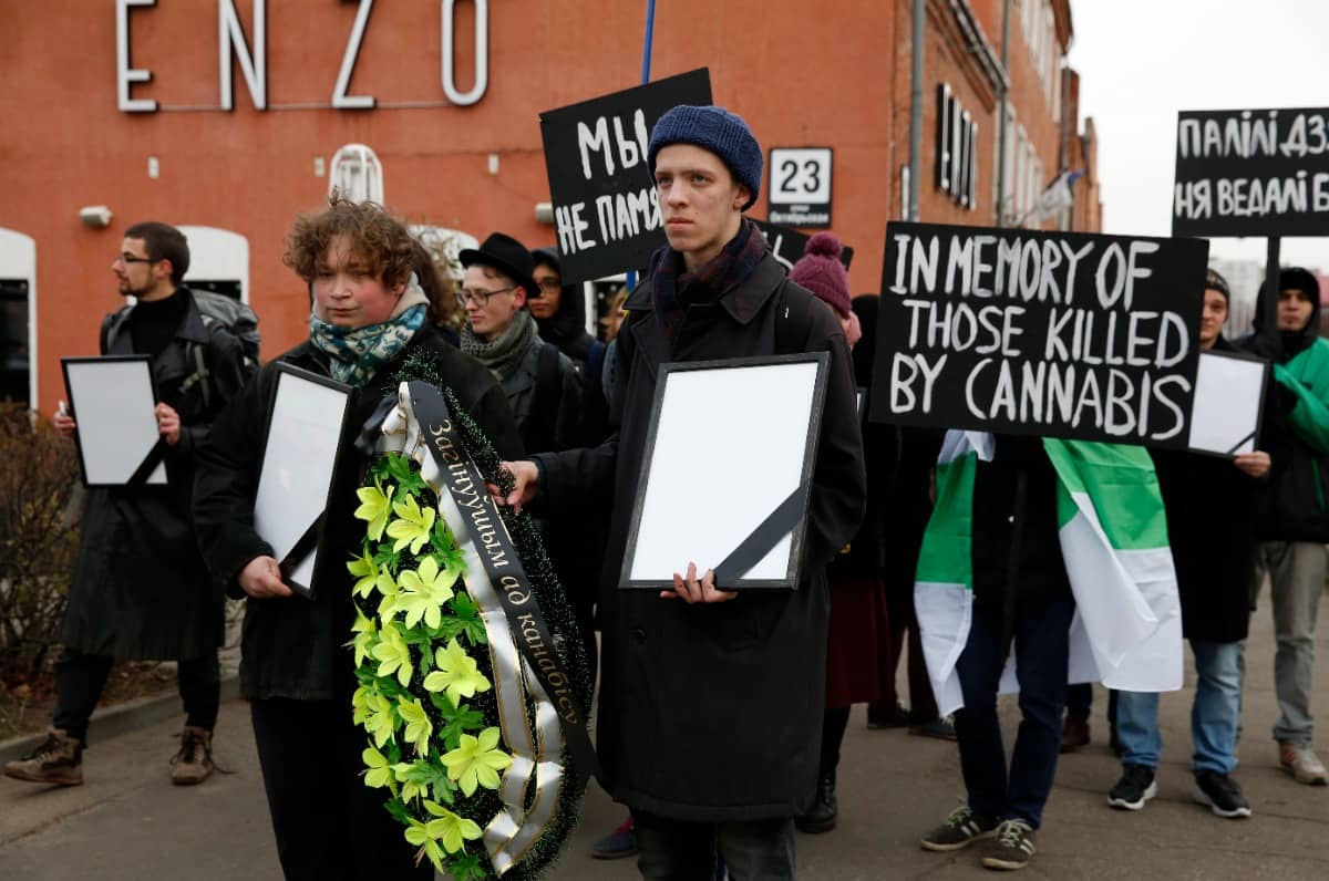 ‘Je kunt nog beter iemand vermoorden.’ De gevaren van drugsgebruik in Belarus