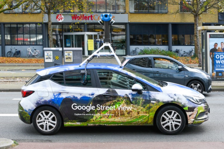 Tijdreizen met Street View: ‘Online staat mijn overleden vader nog in zijn tuin’