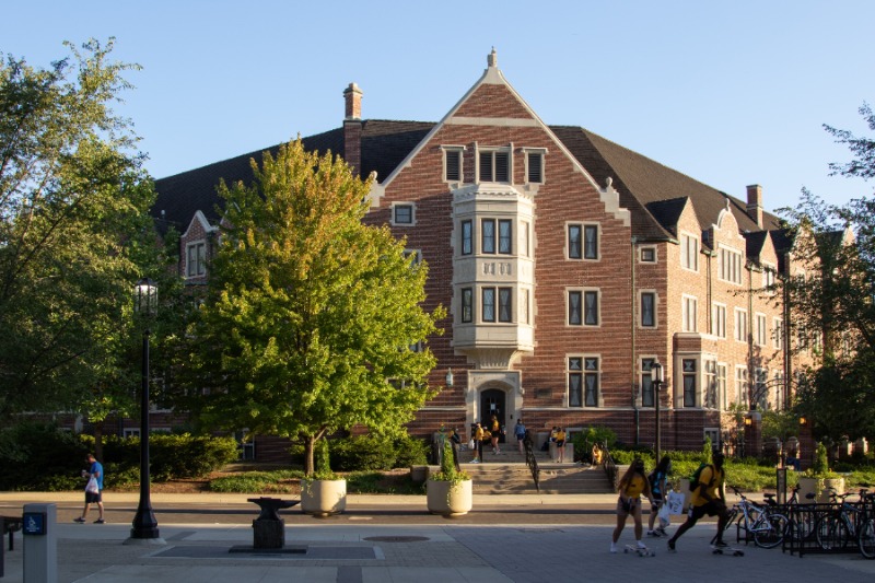 Seksueel roofdiergedrag op de Amerikaanse campus