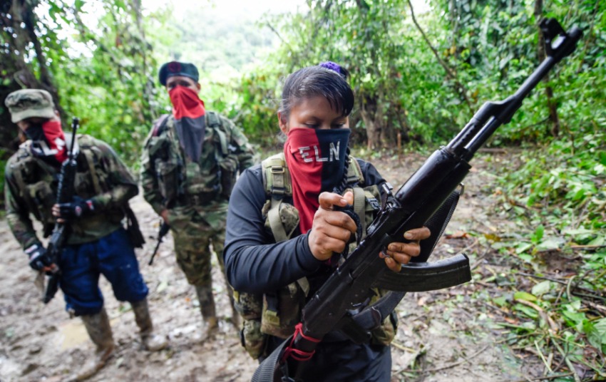 Maduro steunt vredesonderhandelingen in Colombia
