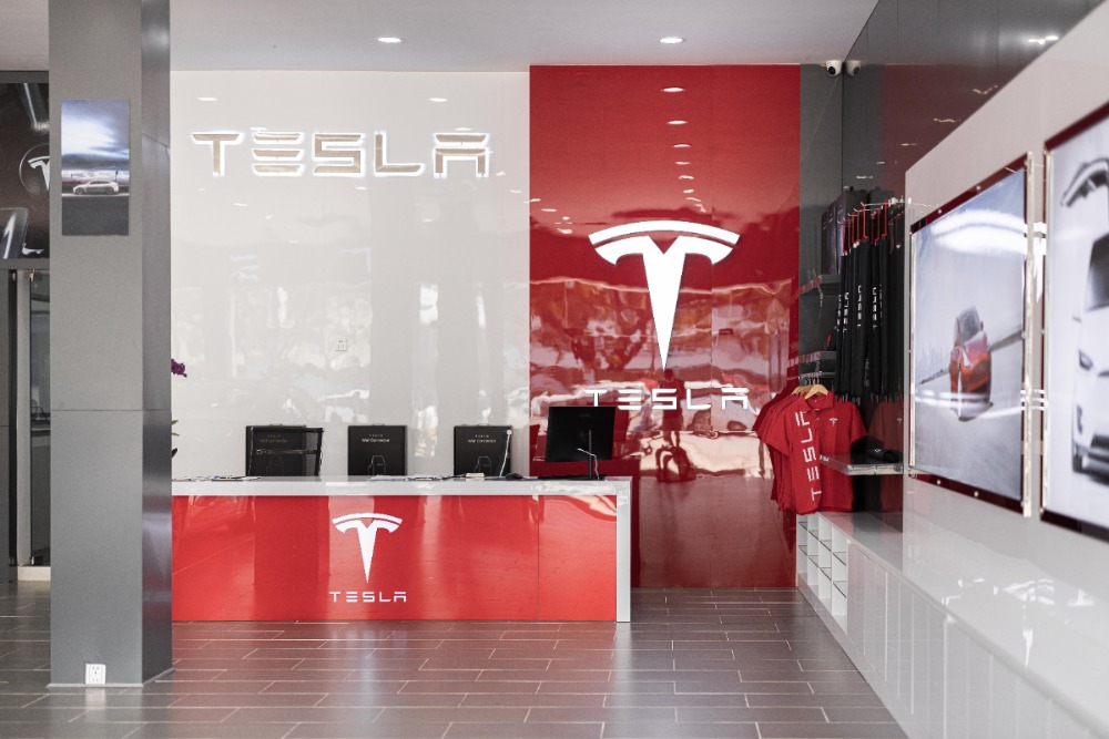 Tesla bekritiseerd om openen showroom in Chinese regio Xinjiang