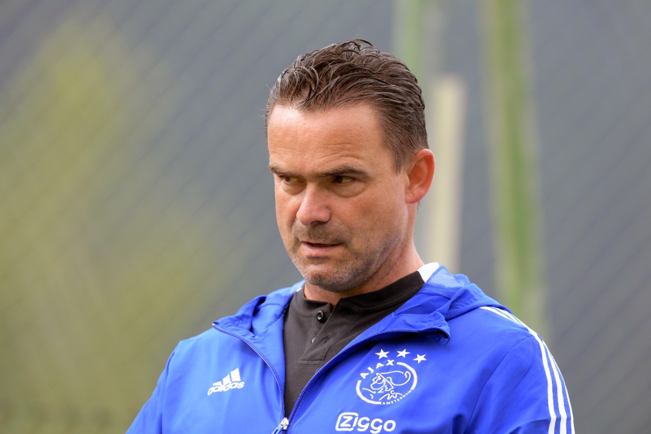 ‘Schaamtevol vertrek van Overmars.’ De buitenlandse pers over het #MeToo-schandaal bij Ajax