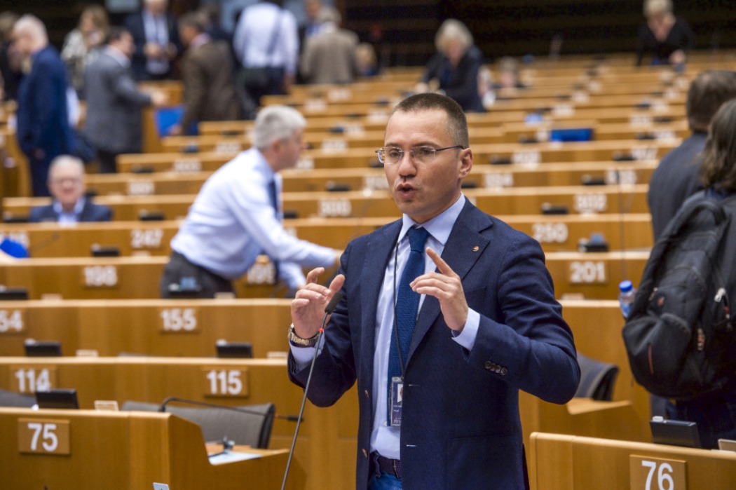 Bulgaarse europarlementariër brengt Hitlergroet in Europees Parlement