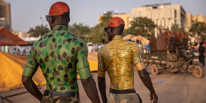 Wereldbeeld: Bodypainting in Ouagadougou