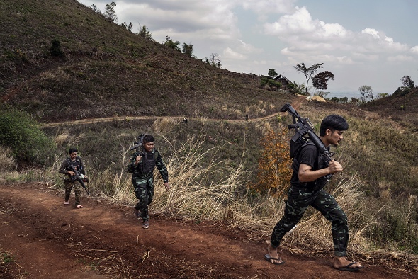 Deze jonge Myanmarezen verruilen de stad voor de jungle om hun vrijheid te bevechten