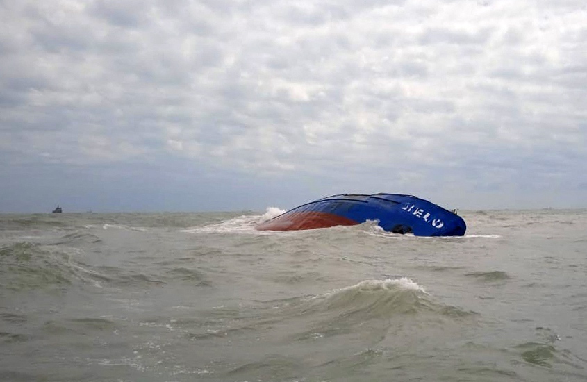 Olietanker zinkt voor de kust van Tunesië – milieuramp vooralsnog afgewend