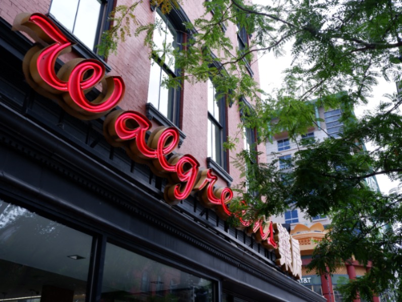 VS: Walgreens plaatst advertentieschermen op koelkasten en vriezers