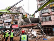 China: Meer dan 50 doden bij instorting woongebouw
