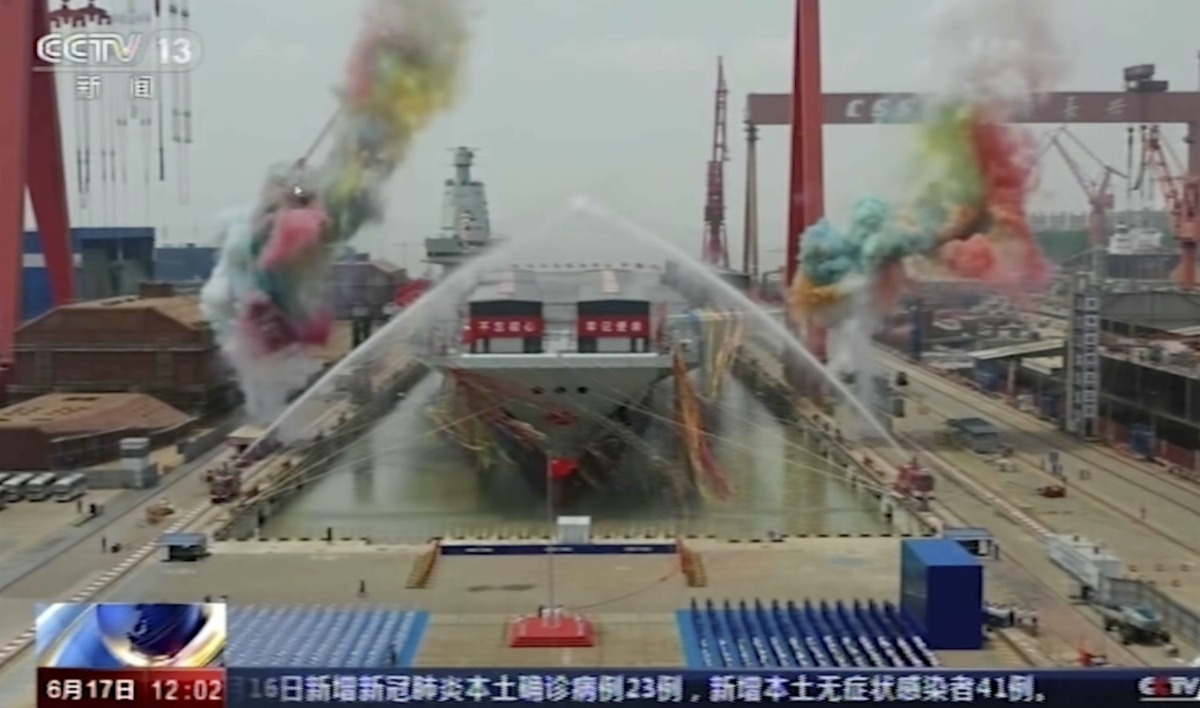 China laat grootste en meest geavanceerde vliegdekschip te water