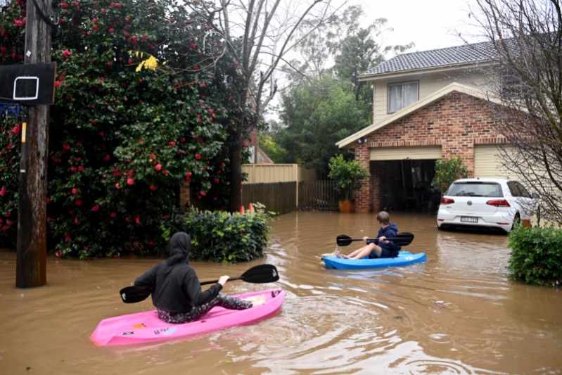 Overstromingen Sydney: 50.000 mensen opgeroepen te evacueren Overstromingen Sydney: 50.000 mensen opgeroepen te evacueren