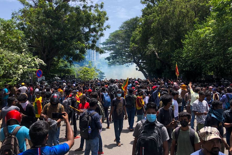Sri Lankaanse premier roept noodtoestand uit na vlucht president