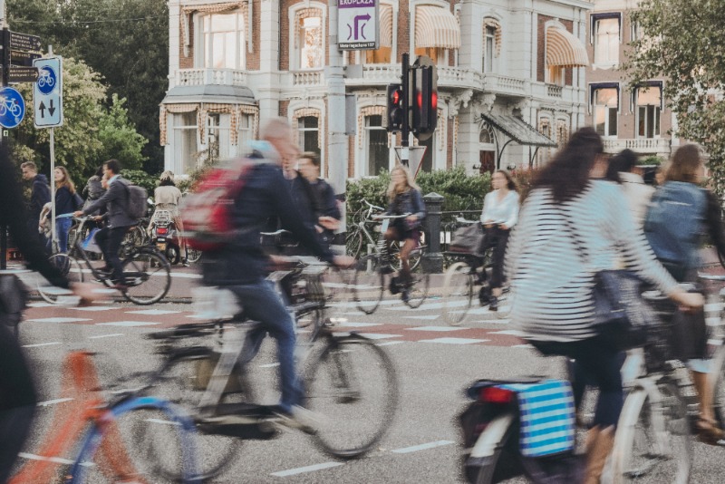 Uitstoot zou drastisch dalen als iedereen zoveel fietst als Nederlanders