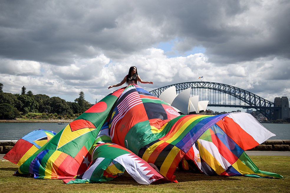 Wereldbeeld: Amsterdamse regenboogjurk op WorldPride Wereldbeeld: Amsterdamse regenboogjurk op WorldPride
