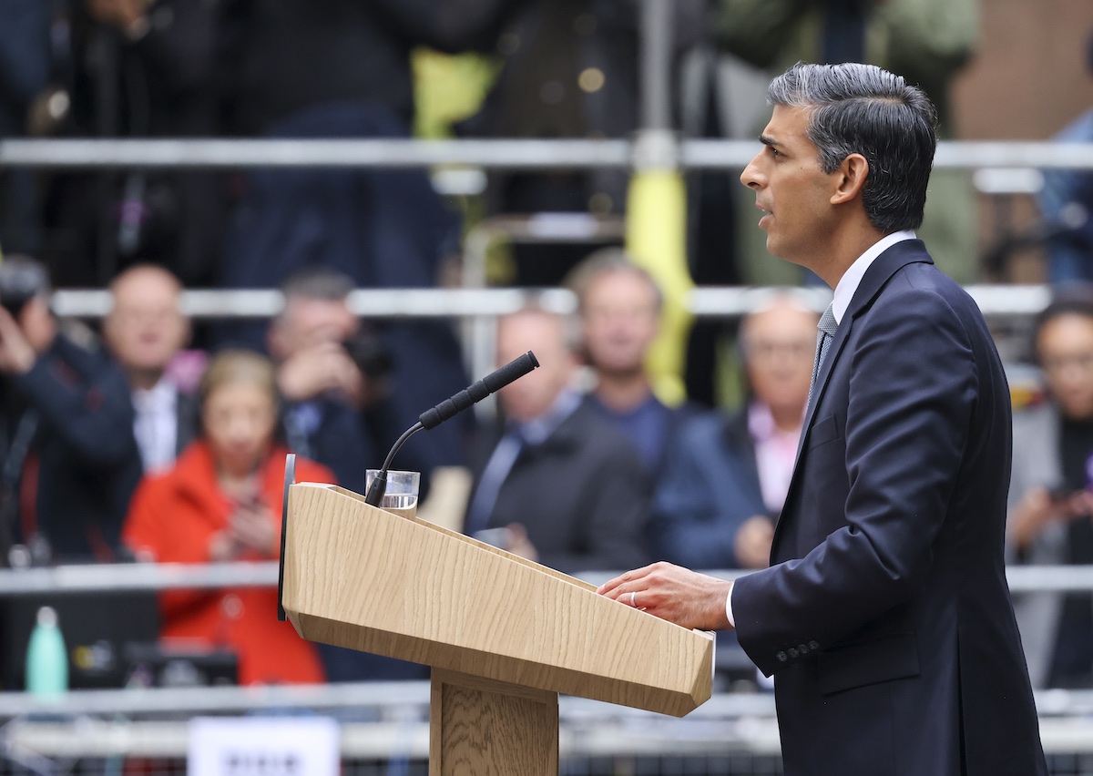 Rishi Sunak wint met verve slotdebat tegen Labour Party Rishi Sunak wint met verve slotdebat tegen Labour Party