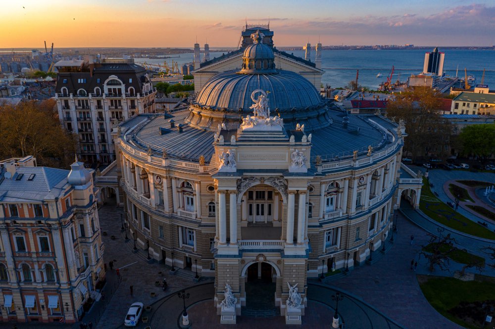 Grappen over Poetin en arme Russische soldaten. In Odessa lachen ze om de oorlog