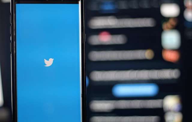Prominente journalisten geschorst van Twitter
