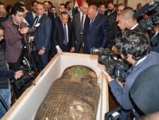 Eeuwenoude sarcofaag keert terug naar Egypte na teruggave museum VS