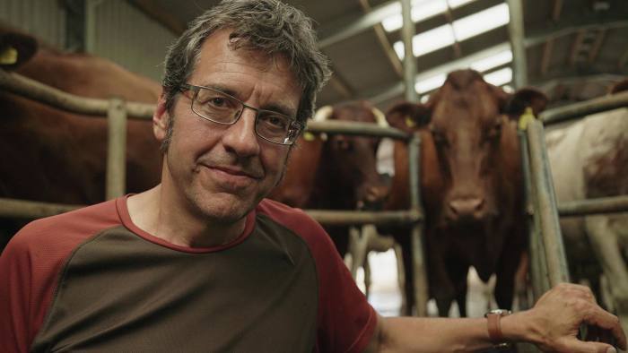 George Monbiot: ‘Bijna niets is schadelijker voor het milieu dan biologisch rundvlees’ George Monbiot: ‘Bijna niets is schadelijker voor het milieu dan biologisch rundvlees’