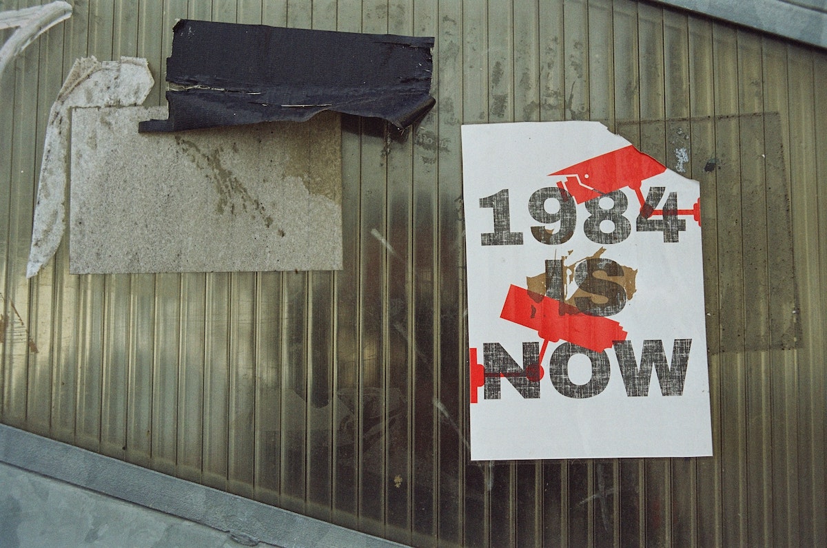 Sinds de inval in Oekraïne grijpen de Russen massaal naar George Orwells 1984