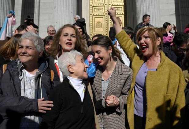 Spanje neemt wet genderzelfbeschikking aan