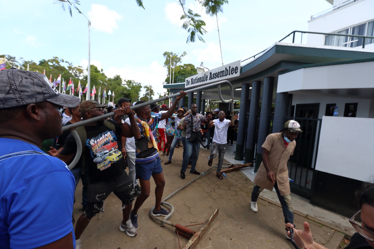 Waar kwam de geweldsuitbarsting in Suriname vandaan?