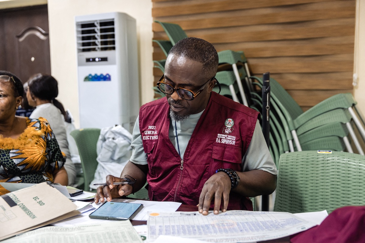 Nigeriaanse kiescommissie brengt eerste uitslagen naar buiten