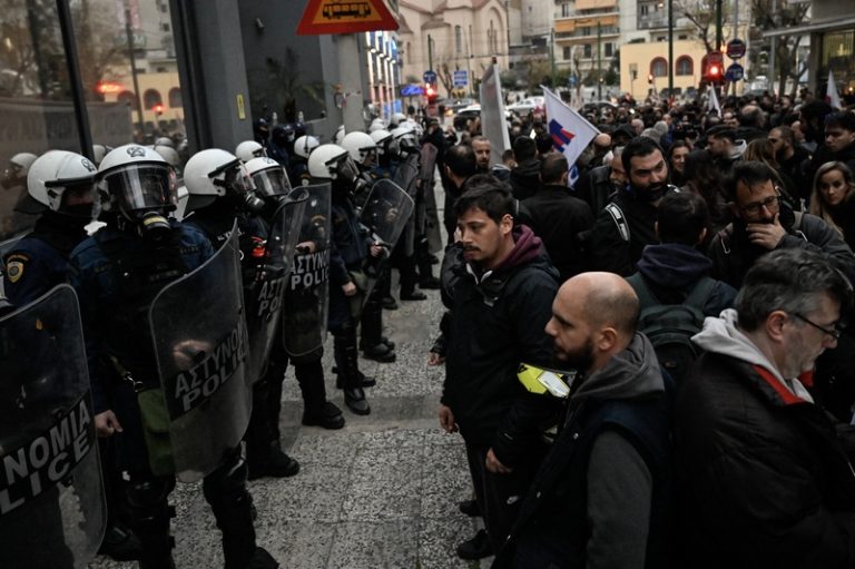 Griekenland: heftige anti-regeringsprotesten in Athene twee jaar na treinramp