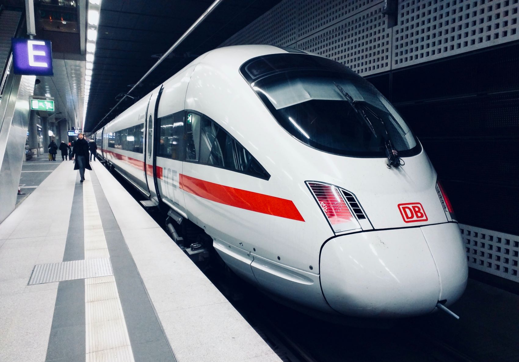 Grote staking legt trein-, bus- en vliegverkeer in Duitsland grotendeels plat