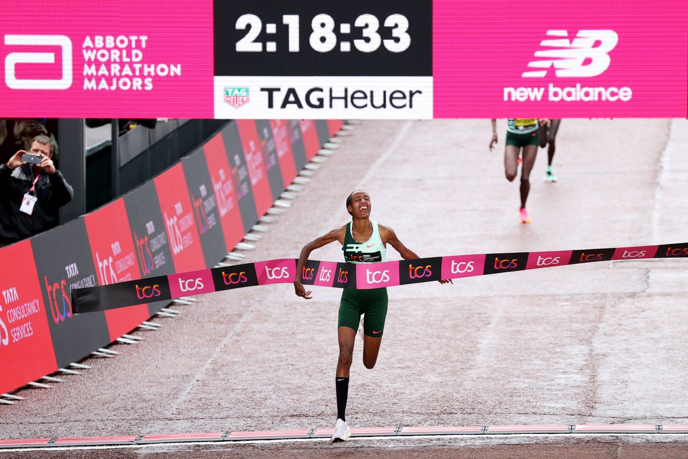 Wat zij zeggen over de historische marathonwinst van Sifan Hassan in Londen