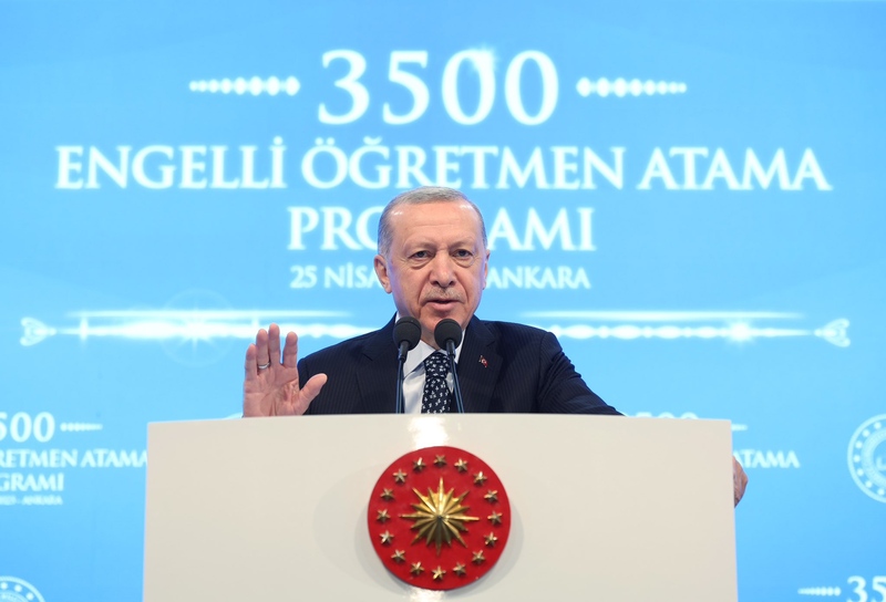 Erdogan legt campagne tijdelijk stil vanwege gezondheidsklachten