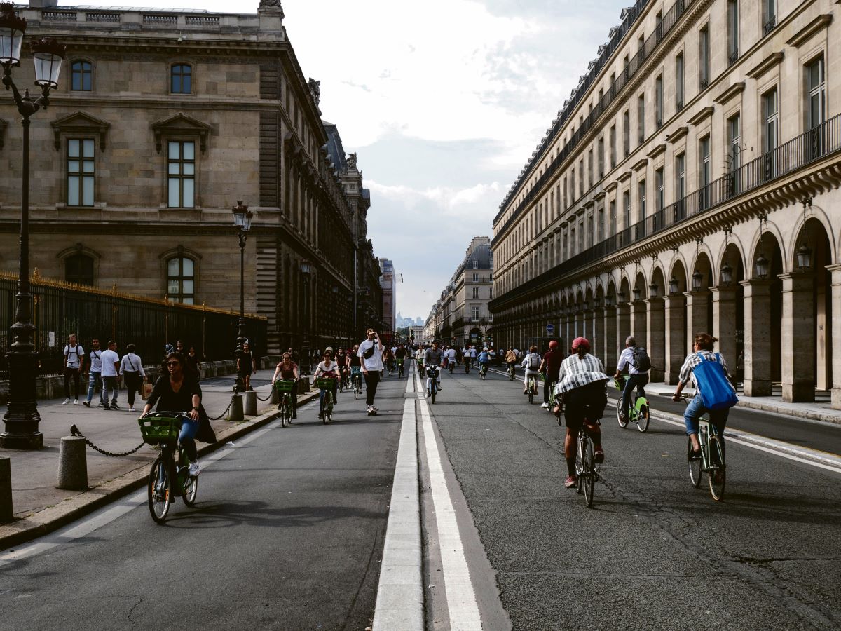 Wereldnieuws: Fietsstad Parijs, elektrische busjes voor Nigeria & meer